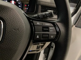 【アダプティブ・クルーズ・コントロール】予め設定した車速内でクルマが自動的に加減速。 前走車との適切な車間距離を維持しながら追従走行し、高速道路でのドライバーの疲労を軽減してくれる嬉しい機能付♪