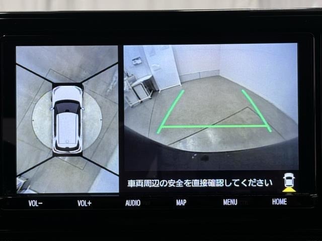 パノラミックビューモニターシステムが付いているので車の上から見た映像が確認できますよ。　一目で車両周辺の情報を確認できますが、直接安全をご確認下さい。