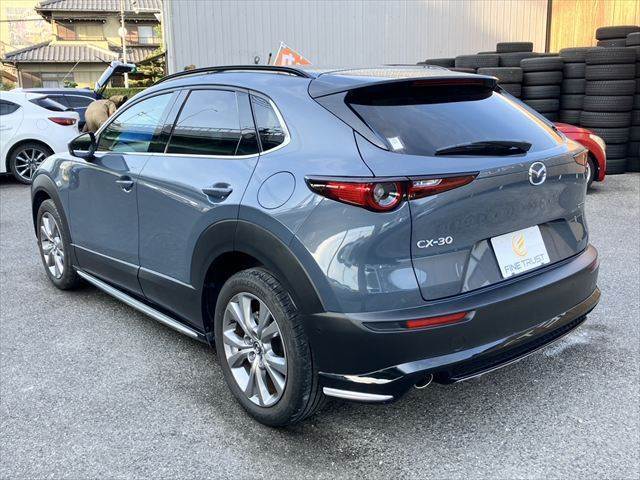 店舗敷地内に駐車スペースもございます。お車でのご来場をお考えの方はご安心ください♪