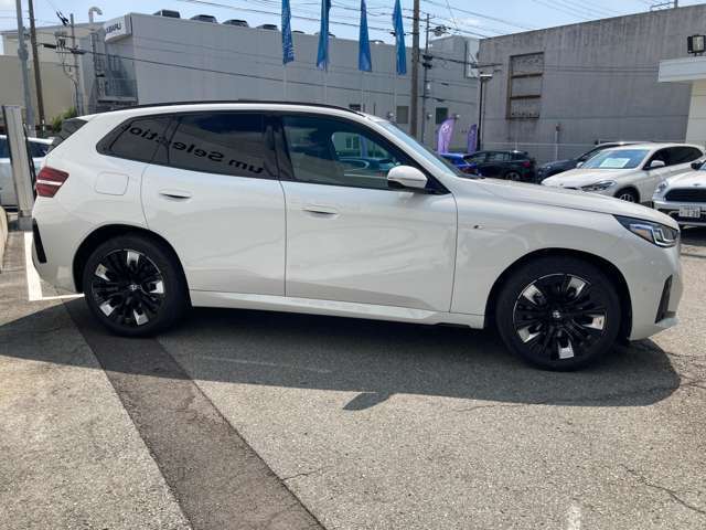 ☆BMWの前後重量配分50:50はエンジン自体をフロントタイヤよりも後ろにずらし、通常はエンジンルーム内に搭載される重量物であるバッテリーをトランクに移動させるなどして実現されています☆