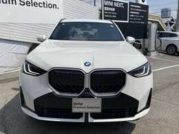 ☆BMWの代名詞とも言える【キドニーグリル】一目見ただけでBMW車であると認識できる確固たるアイコンとして存在感を放ちます☆