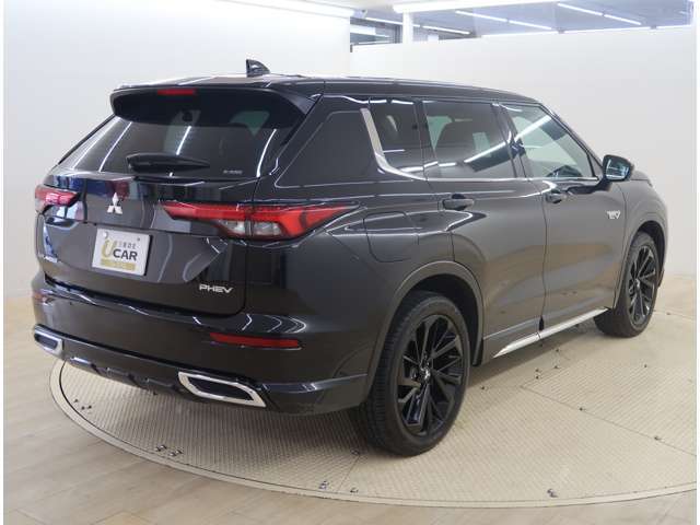 三菱 アウトランダー PHEV 2.4 ブラック エディション 4WD 2023