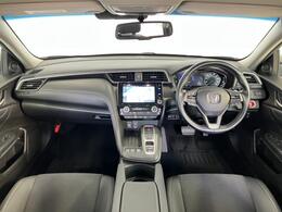 開放的な前方視界！運転がしやすく疲れにくいです♪窓が大きく、見通しがとっても良いおクルマですよ♪