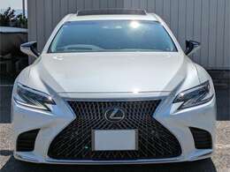 敷地内に整備工場、板金塗装ブースを備えております。日々のメンテナンスやカスタムのご相談など、お気軽にご利用下さい。