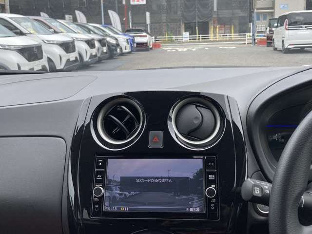 【日産純正　ドライブレコーダー装着車】　映像/音声の記録はもちろん、映像再生時に走行軌跡や車速のわかるGPS搭載。事故時の客観的な検証に役立ちます。