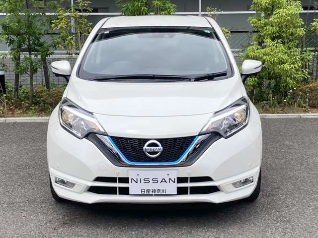 こちらの掲載車両の取扱い、日産神奈川Carスクエア湘南台が窓口となります。日本全国登録→ご自宅へ納車(弊社指定陸送会社による納車※一部離島不可)または私共店舗での受渡し納車、いずれかで承っております、