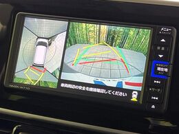 【パノラミックビューモニター】専用のカメラにより、上から見下ろしたような視点で360度クルマの周囲を確認することができます☆死角部分も確認しやすく、狭い場所での切り返しや駐車もスムーズに行えます。