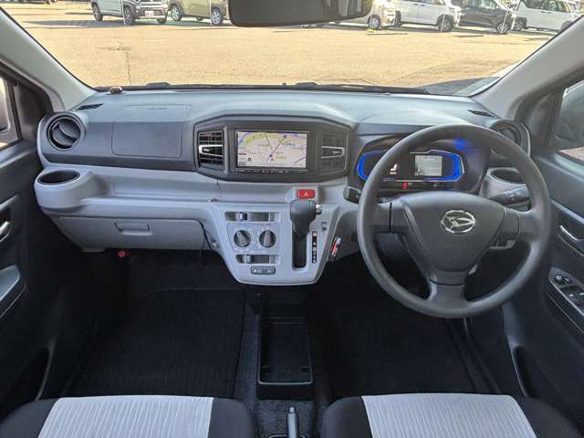 シンプルで飽きの来ないデザインのインパネ回りです！