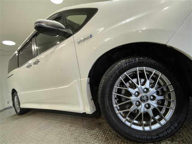 【　16インチアルミホイール　】アルミホイールが足元を飾ります！！車って横から見たとき3割がタイヤホイールと言われています！！カッコイイ方がいいに決まってます！！
