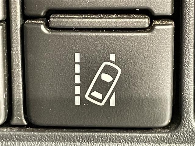 ◆【レーントレーシングアシスト（LTA）】レーダークルーズコントロール使用時に、車線の中央を走るように支援したりお知らせしたりして、車線逸脱を防ぎます！機能には限界があるためご注意ください。