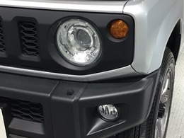 LEDヘッドライトは、点灯の瞬間から最大光量を発揮し、突然暗くなるトンネルなどでの安定感を高めます。