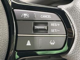 【アダプティブクルーズコントロール】高速道路での長距離走行が楽に！！自動で速度を保つクルーズコントロールが、衝突軽減システムと連携し、前方の車両を感知して車間を保つように速度調節してくれます！！