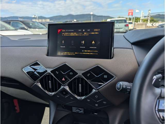 Apple CarPlay/Android Autotに対応したタッチスクリーン/Bluetooth接続によるミュージックプレイヤー接続/ハンズフリー通話