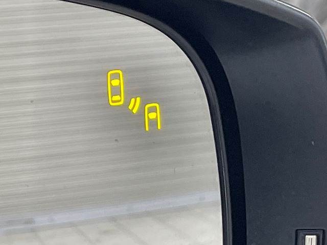 【ブラインドスポットモニター】ブラインドスポットモニター搭載で後方から接近する車両にも簡単に気づけます。