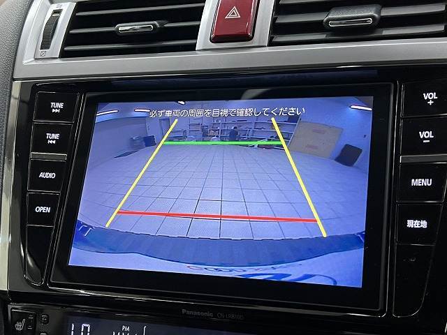 【カラーバックモニター】を装備しております。リアの映像がカラーで映し出されますので日々の駐車も安心安全です。