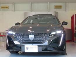 新車ショールームに併設の屋内展示場で雨の日でも安心してご検討いただけます。