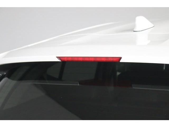 目線の高さに近いストップランプが、後続車にブレーキを踏んだことを知らせるので安全性もUPします。