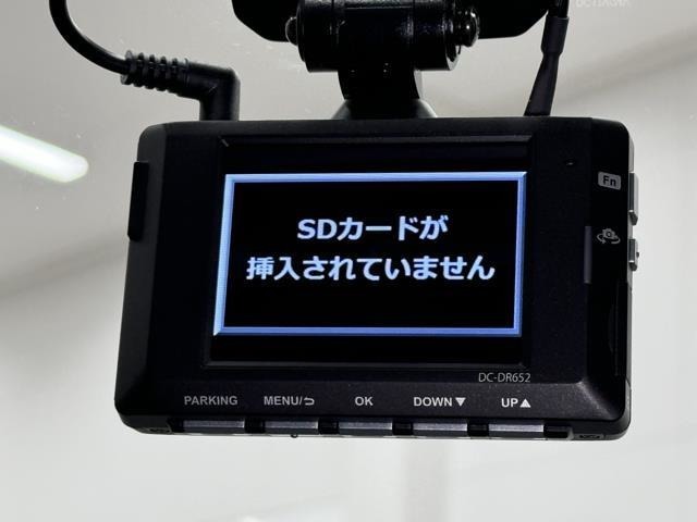 ドライブレコーダー装備してますよ。　思いでの記録や万が一の時の記録にも便利ですね。