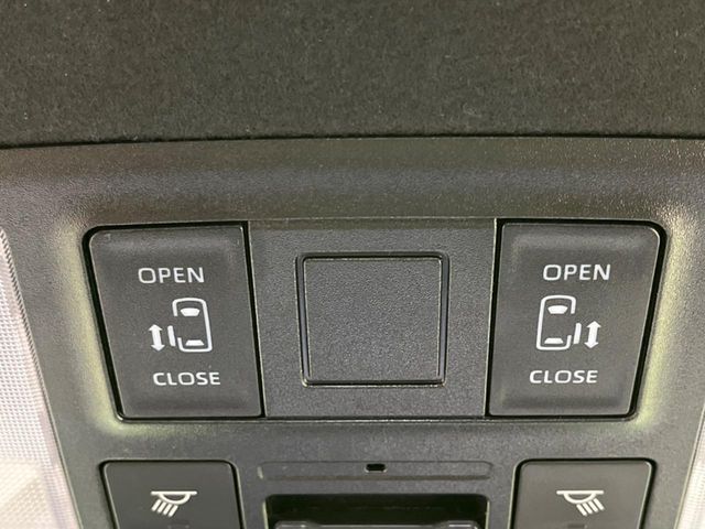 【両側パワースライドドア】スマートキーや運転席のスイッチで後席両側スライドドアの開閉が可能♪電動だから力を入れてドアを開ける必要が無く、小さなお子様でも簡単に開け閉めでき快適です♪
