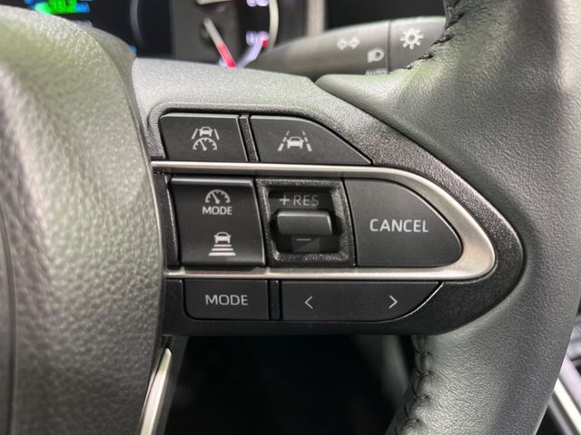 【レーダークルーズコントロール】高速道路での長距離走行が楽に！！自動で速度を保つクルーズコントロールが、衝突軽減システムと連携し、前方の車両を感知して車間を保つように速度調節してくれます！！