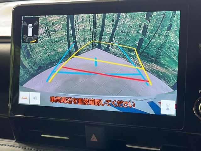 【バックカメラ】駐車時に後方がリアルタイム映像で確認できます。大型商業施設や立体駐車場での駐車時や、夜間のバック時に大活躍！運転スキルに関わらず、今や必須となった装備のひとつです！