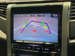 【バックカメラ】駐車時に後方がリアルタイム映像で確認できます。大型商業施設や立体駐車場での駐車時や、夜間のバック時に大活躍！運転スキルに関わらず、今や必須となった装備のひとつです！
