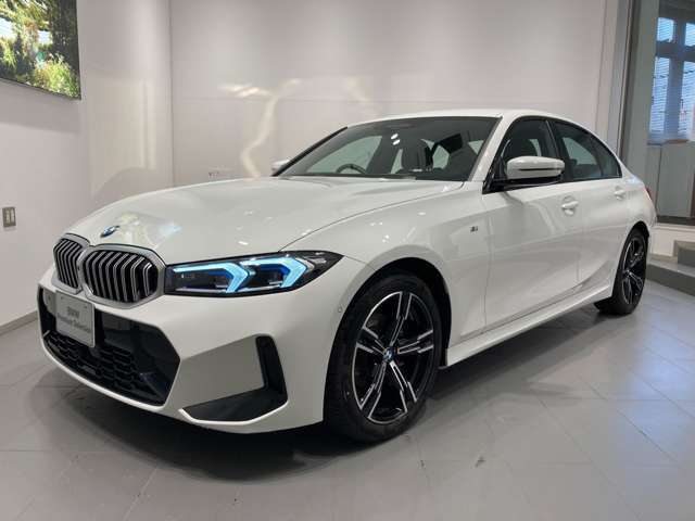 【拘りのFR】BMWが多く採用するFR車。ダイレクトでスポーティな加速感・シャープなハンドリングを実現。縦置きエンジンレイアウトにより、フラットで上質な乗り味です。