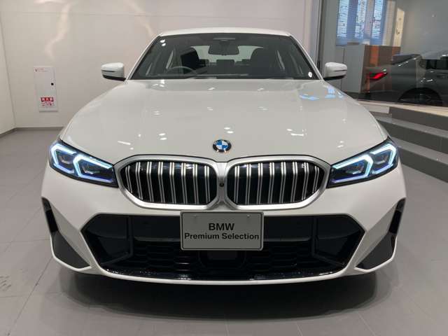BMW代表的な特徴のキドニーグリル。BMWのすべてのモデルに採用され、BMWらしさを強調しております。