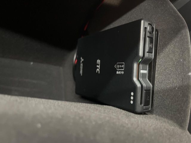 【ETC】高速道路の料金所をストレスなく通過！話題のスポットやサービスエリアに多い「スマートIC」利用時は必須のアイテムです。当店でセットアップを実施、ご納車当日からすぐにご利用いただけます！