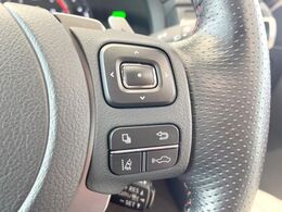 【プリクラッシュセーフティ】前方の車両等を検知し、衝突しそうな時は警報で注意を促し、ブレーキを踏む力をサポート。ブレーキを踏めなかった場合は衝突被害軽減ブレーキが作動、衝突回避をサポートします。