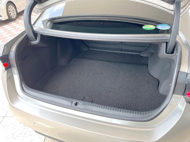普段のお買い物や通勤、送迎等に十分な荷室スペースを確保しております。