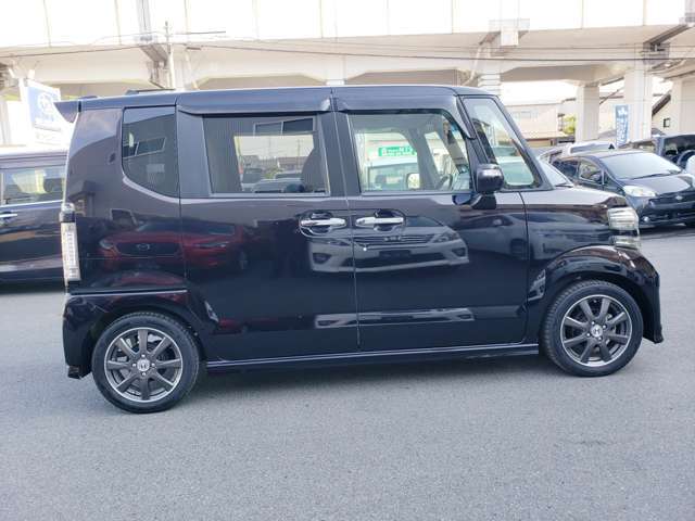 ☆当社、自社工場ありますので、納車後も継続車検・修理時には無料で代車の貸し出しも行っております！オイル交換などの作業もリフトを使ってクイックメンテナンスOK☆