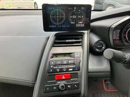 オプション装備のディスプレイモニターを装備