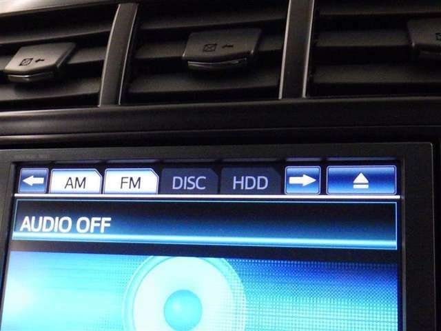 ナビはタッチパネル式で操作簡単！オ-ディオも楽しめます！