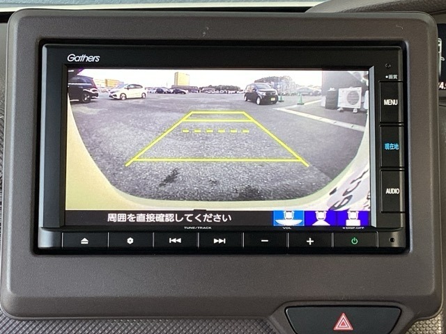 ホンダ純正ナビなので3ビュー切り替えバックカメラにも対応してますよ(^^)/バック運転苦手な方におススメですよ(^^♪