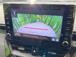 【バックカメラ】駐車時に後方がリアルタイム映像で確認できます。大型商業施設や立体駐車場での駐車時や、夜間のバック時に大活躍！運転スキルに関わらず、今や必須となった装備のひとつです！