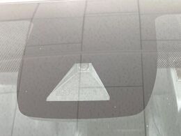 【トヨタセーフティセンス】走行中に前方の車両等を認識し、衝突しそうな時は警報とブレーキで衝突回避と被害軽減をアシスト。より安全にドライブをお楽しみいただけます。