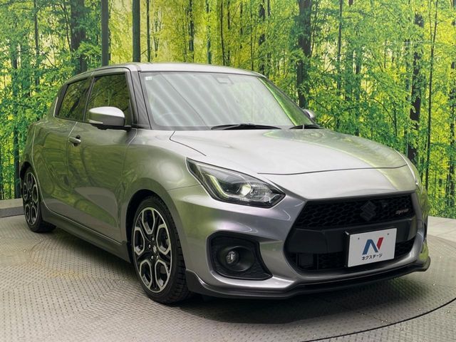 大好評のボディコーティング「弾スプラッシュコート」もご納車までに施工可能。通常のガラスコートと異なる、耐久年数6年の無機質ガラスコーティングが、ボディをキレイな状態に保ってくれます。