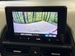 【バックカメラ】駐車時に後方がリアルタイム映像で確認できます。大型商業施設や立体駐車場での駐車時や、夜間のバック時に大活躍！運転スキルに関わらず、今や必須となった装備のひとつです！