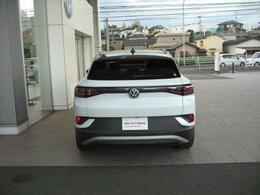 Volkswagen唯一のフル電動SUVの ID.4 デモカー販売いたします！ボディーカラーは人気のグレイシアホワイトメタリックです。