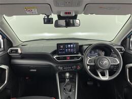 【運転席】座り心地が良いシートなので長時間の運転でも快適にお過ごしいただけます。新品のフロアマットのご注文も可能です。掲載箇所以外にご希望の写真がございましたらお気軽にお問い合わせ下さい。