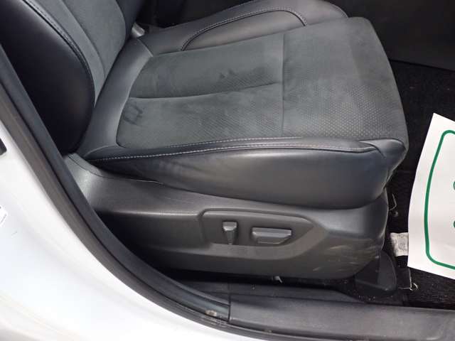 運転席シート廻りは使用感も少なく、良好な状態となっています。丁寧に使われていたことがよくわかりますね。