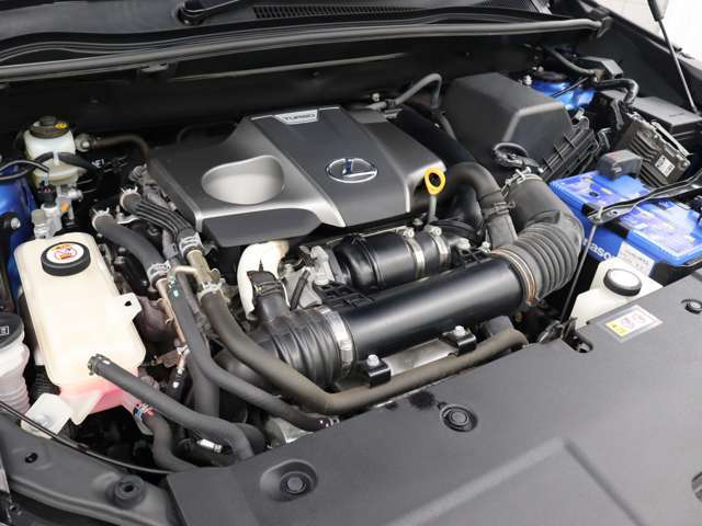 8AR-FTS型 2.0L 直列4気筒 DOHCインタークーラーターボエンジン搭載、駆動方式はFFです。