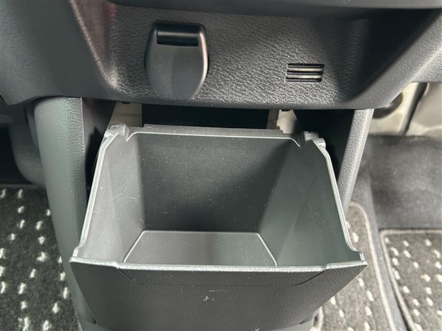 【ドリンクホルダー】日常生活での運転時やドライブに出かける時などの必須アイテムですね！