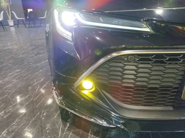 明るいLEDヘッドライトにフォグランプも装備で夜間の走行も見やすいので安心ですね