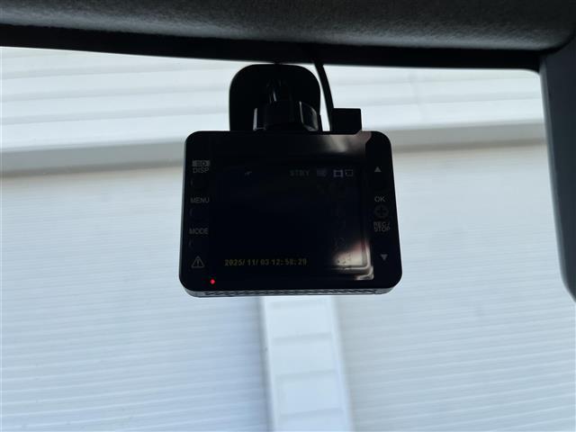 【バックミラー】『バックミラー周辺』の画像になります。写真の内容に関してご不明点、ご質問等がございましたらお気軽にガリバー店舗までお問い合わせください。