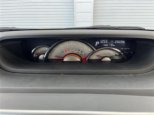 【スピードメーター】『スピードメーター』の画像になります。メーターがシンプルで見やすく運転しやすいですね！