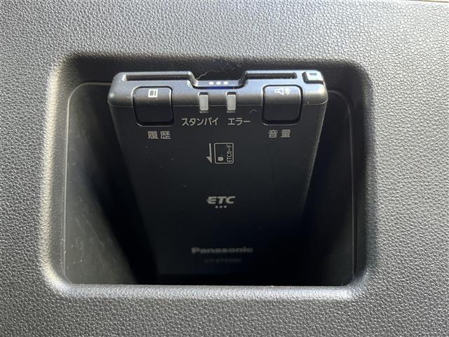 【ETC】有料道路を利用する際に料金所で停止することなく通過できる、ETC車載器（ノンストップ自動料金収受システム機器）が装備されています。セットアップを行うことで利用可能になります。