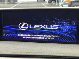 【10.3インチワイドナビ】高級感とインパクトのある大型ワイドナビを装備。各種オーディオ操作はもちろん、横長ワイド画面でのマップ2分割表示など、利便性も高いナビです♪