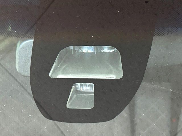 【シティブレーキアクティブシステム】低速走行中に前方の車両等を認識し、衝突しそうな時は警報とブレーキで衝突回避と被害軽減をアシスト。より安全にドライブをお楽しみいただけます。